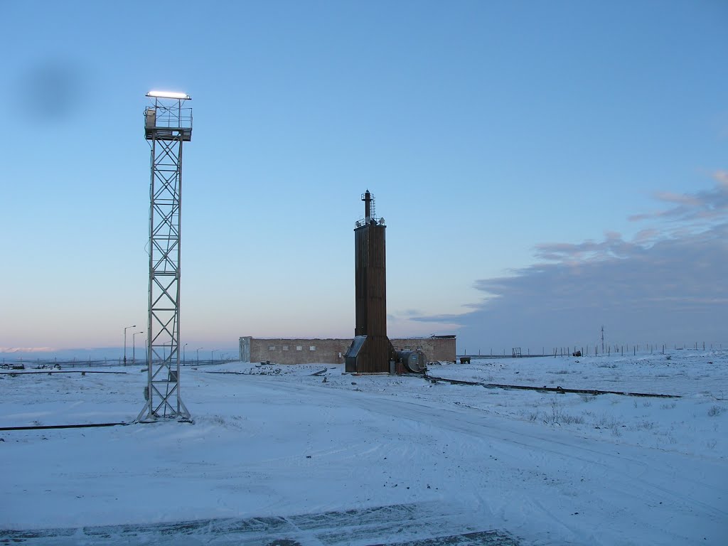 Garage, calibration mast and lighting tower, Norilsk Vega MS, winter period